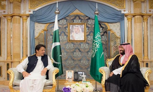 عمران خان ومحمد بن سلمان، الزيارة التي حولت بوصلة العلاقات بين البلدين