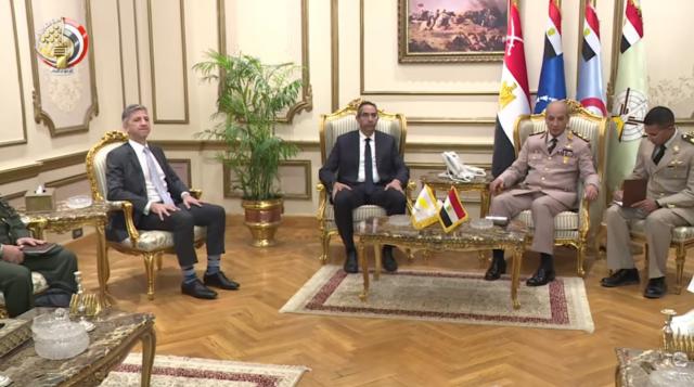 جانب من لقاء وزير الدفاع المصري ونظيره القبرصي