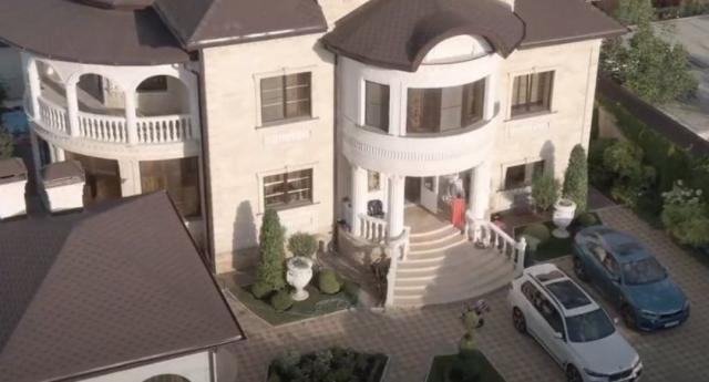 أحد قصور عصابة الشرطة الروسية