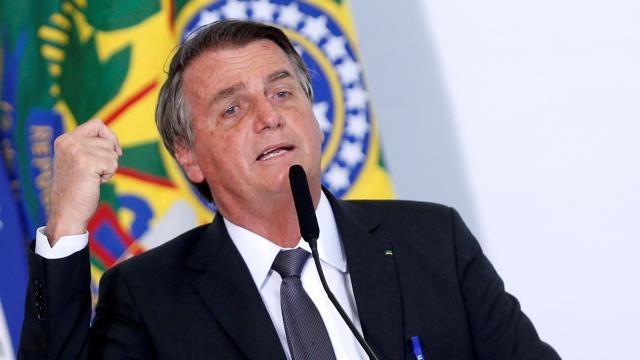 المؤيدون للرئيس البرازيلي يحتجون على الاقتراع الإلكتروني