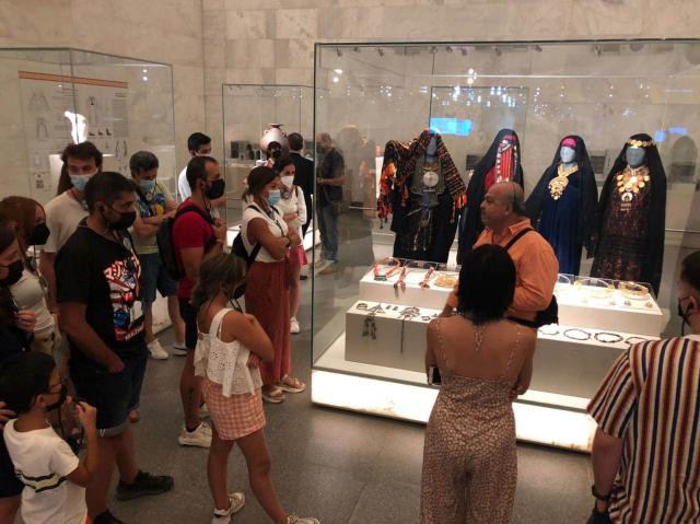 الفوج السياحي الإسباني يزور متحف الحضارة