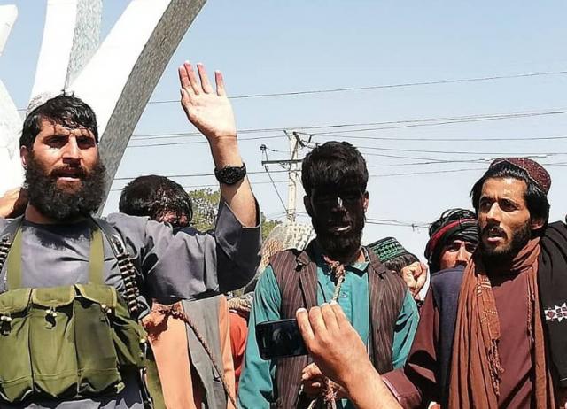 عناصر حركة طالبان المتشددة تنصب المشانق لمعارضيها بعد السيطرة على البلاد