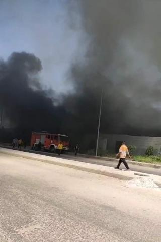 حريق هائل بأحد مصانع الكيماويات في مدينة السادات