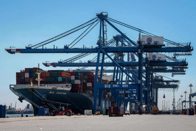 ميناء دمياط: تدوال 24 سفينة حاويات وبضائع عامة