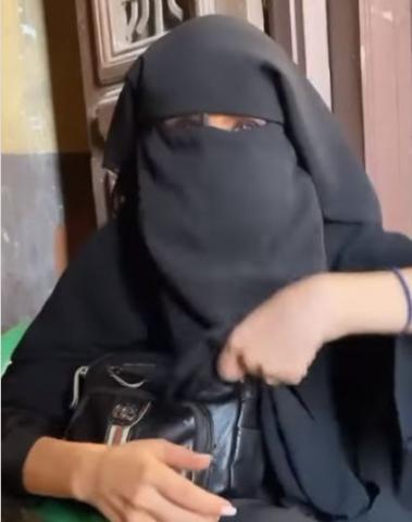 دينا بالنقاب