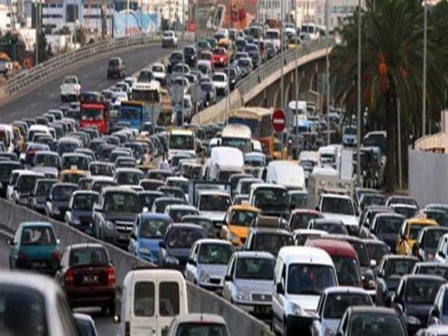 زحام بالطرق الرئيسية فى القاهرة والجيزة والمرور ينظم الحركة