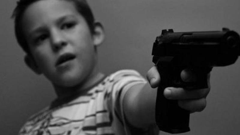 عمره 6 سنوات.. طفل يطلق النار على معلمته فى أمريكا