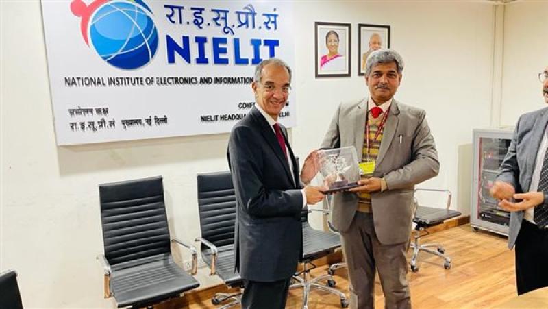 وزير الاتصالات يبحث مع المعهد الوطني للإلكترونيات بالهند التعاون بمجال بناء القدرات الرقمية