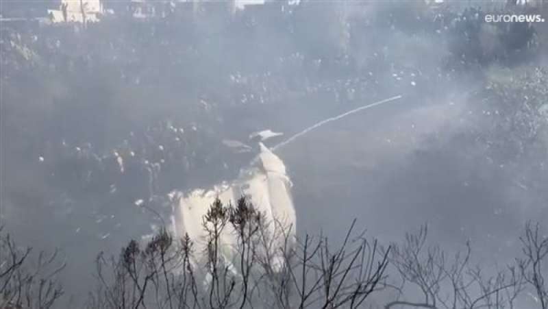 تحطم طائرة في النيبال على متنها 72 شخصاً.. فيديو