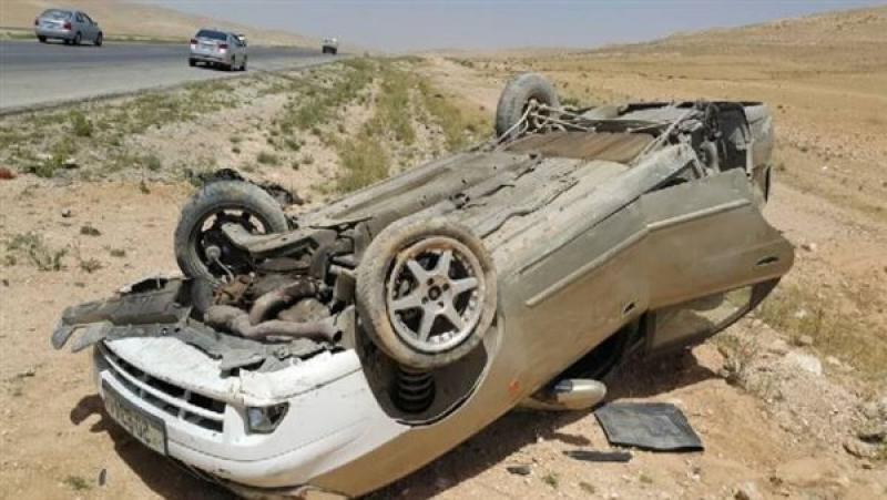 إصابة سائق إثر انقلاب سيارة نقل بالطريق الصحراوي الغربي بالمنيا