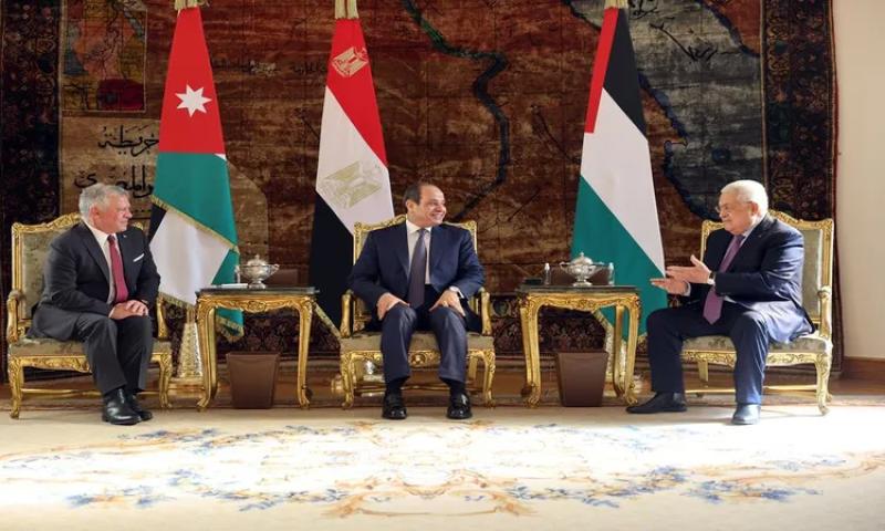 ملك الأردن ورئيس فلسطين يشيدان بالجهود المصرية المبذولة للحفاظ على التهدئة في القطاع وإعادة الإعمار