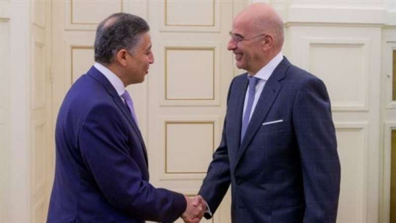 وزير الخارجية اليوناني يلتقي السفير المصري لمناقشة العلاقات الإستراتيجية