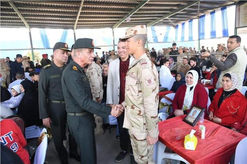 وزير الدفاع والإنتاج الحربى يتفقد الكلية الحربية ويلتقى الطلبة المستجدين وأسرهم| صور