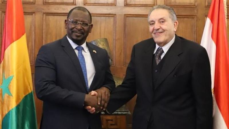 ”غرفة الإسكندرية” تستقبل سفير السنغال لبحث سبل التعاون