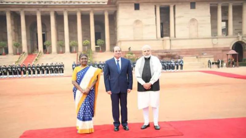 السيسي يستقبل نائب رئيس جمهورية الهند في مقر إقامته بـ نيودلهي