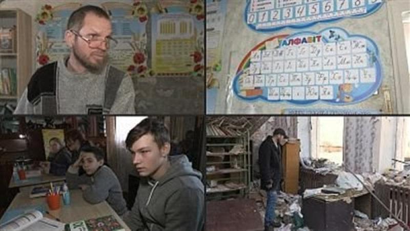 معلم أوكراني يحول غرفة معيشته إلى فصل مدرسي|فيديو