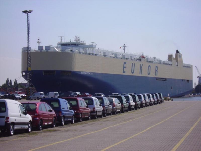 ميناء بورسعيد يستقبل 983 سيارة لذوي الهمم من كوريا الجنوبية