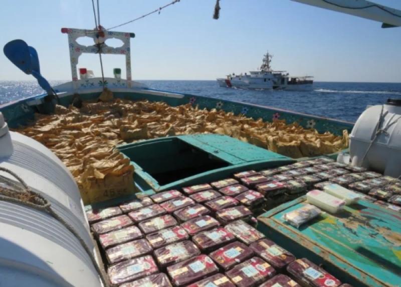 [ ضبط 4 أطنان من الحشيش ونصف طن من الميثامفيتامين / U.S. Coast Guard ]