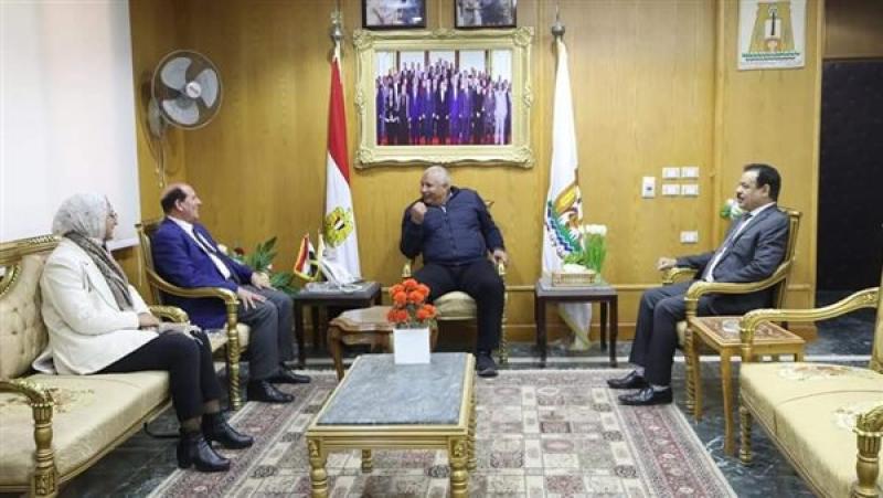 محافظات  جانب من لقاء محافظ الوادى الجديد