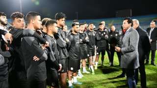 وزير الرياضة يشهد مران المنتخب...
