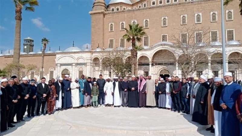 وفد من المشاركين في مسابقة القرآن الكريم يزورون قلعة صلاح الدين
