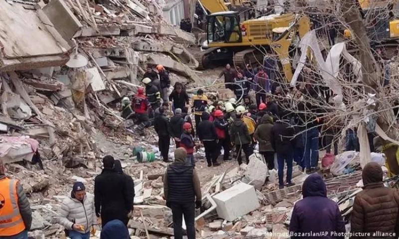 فيديو يعرض تحرك الأرض 3 متر من مكانها في تركيا بسبب الزلزال