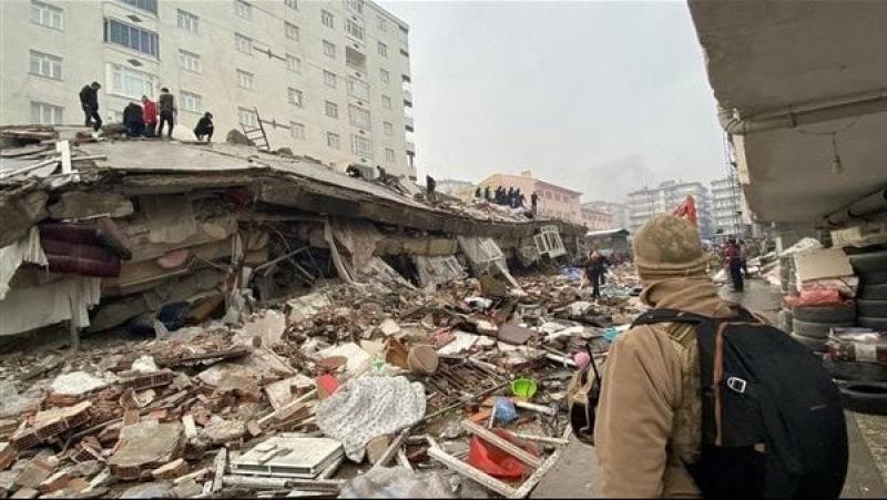 آلاف تحت الأنقاض ومثلهم بلا مأوى.. تقرير يرصد حجم كارثة زلزال سوريا وتركيا