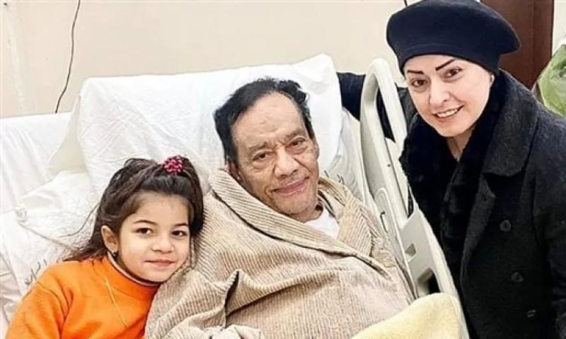 حلمي بكر يغادر المستشفى بعد معاناة استمرت 3 أسابيع بسبب ضعف القلب