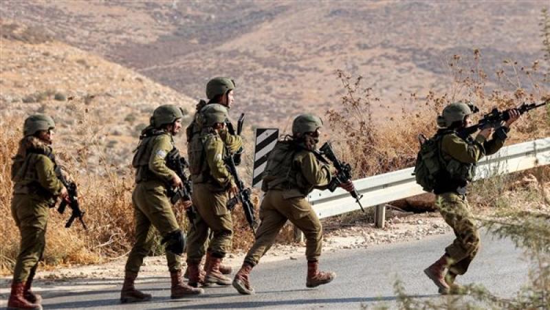 الاحتلال الإسرائيلي يهدم منزلا في جبل المكبر ويعتقل شابين فلسطينيين