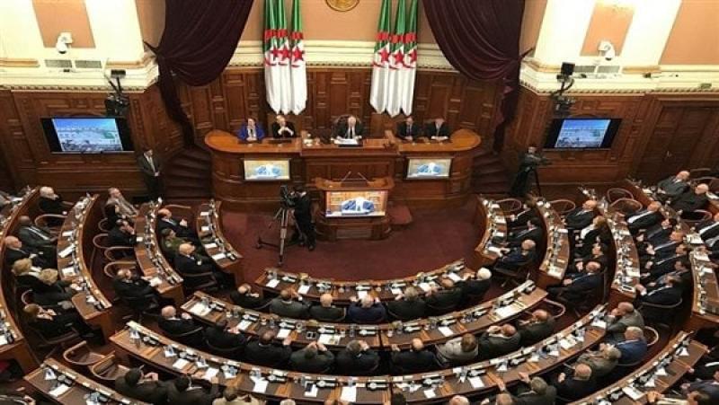 البرلمان الجزائري يصادق على مشروع قانون ممارسة الحق النقابي