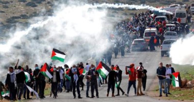 الاحتلال الإسرائيلي يقمع مسيرة مناهضة للاستيطان شرق ”نابلس”