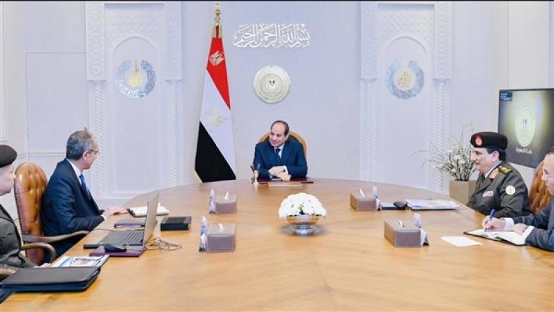 أخبار  الرئيس السيسي يجتمع مع وزير الاتصالات