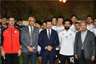 وزير الرياضة للاعبي المنتخب: واثق...