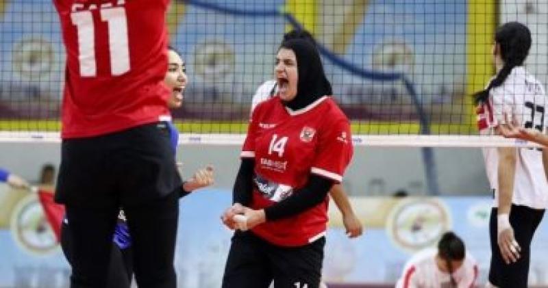 سيدات الطائرة