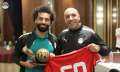 منتخب مصر يحتفل بوصول صلاح...