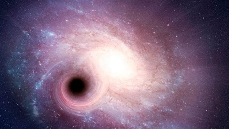 العلماء يكتشفون وجود ثقب أسود هائل يواجه الأرض الآن بعد تغيير مساره