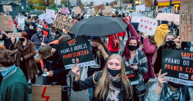 الآلاف يتظاهرون في بولندا دفاعا عن سمعة يوحنا الثاني