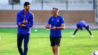 تفاصيل جلسة مدرب حراس الأهلي...