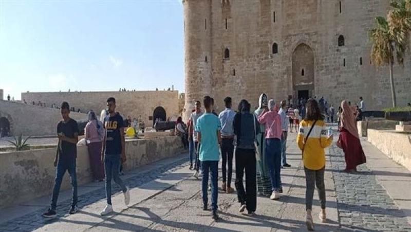 آثار الإسكندرية: إقبال كبير من المواطنين على زيارة قلعة قايتباي في العيد