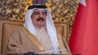 ملك البحرين يتلقى اتصالاً هاتفياً...