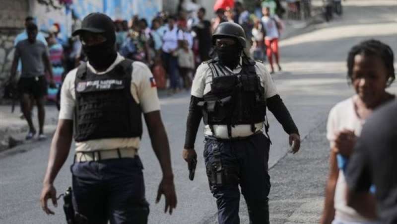 دون محاكمة.. سكان هايتي أعدموا 10 من أعضاء تنظيم عصابي شهير وأحرقوهم