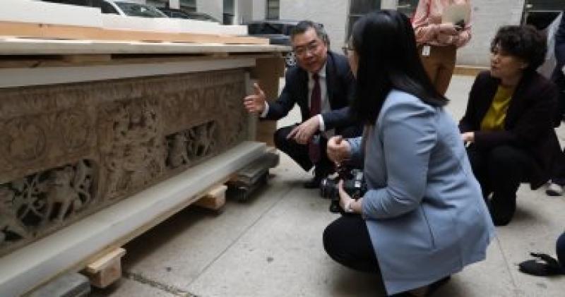 إعادة سريرين مقبرتين منحوتتين بالحجارة إلى الصين.. اعرف التفاصيل
