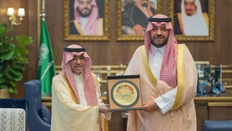 الأمير فيصل بن خالد بن سلطان يستقبل رئيس المنظمة العربية للسياحة
