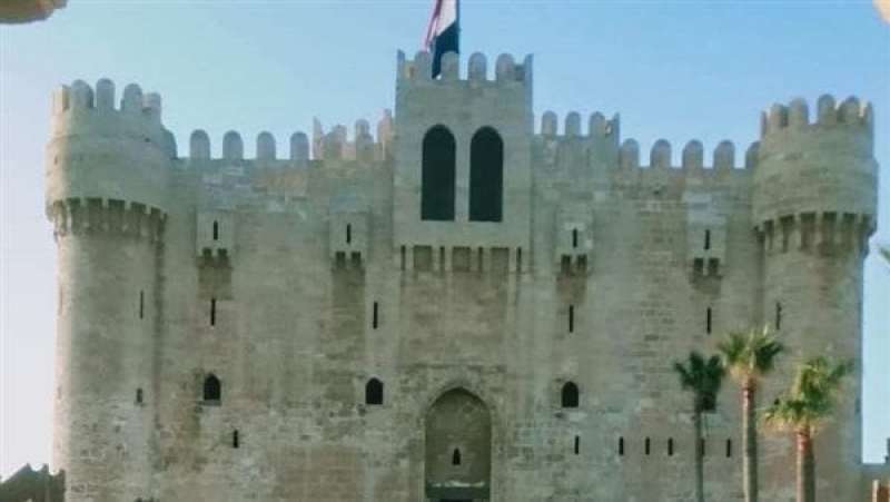 ”آثار الإسكندرية”: إقبال كثيف على قلعة قايتباى فى ثانى أيام عيد الأضحى