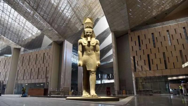 سويسرا تعيد قطعة من تمثال رمسيس الثاني إلى مصر بعد سرقتها لعدة عقود