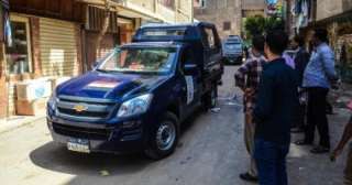 ضبط معاق ذهنيا لرقصه بملابس...