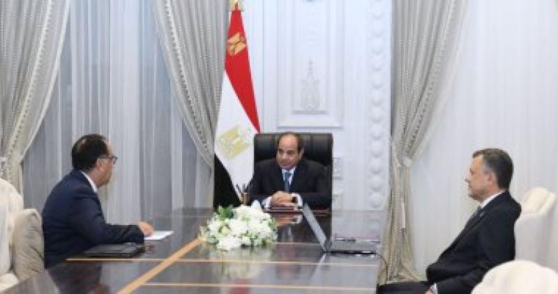 الرئيس السيسى في اجتماع مع رئيس الوزراء ووزير السياحة