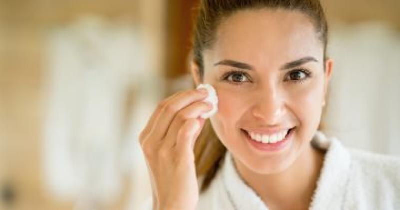 وصفات طبيعية لإزالة المكياج