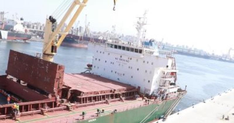 محطة تحيا مصر بميناء الإسكندرية تستقبل أول سفينة بضائع عامة