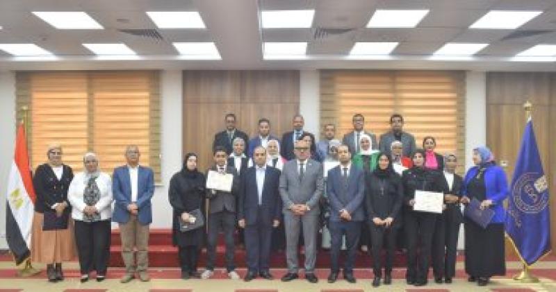 هيئة الدواء المصرية تنظم الاحتفال الدوري لتكريم العاملين